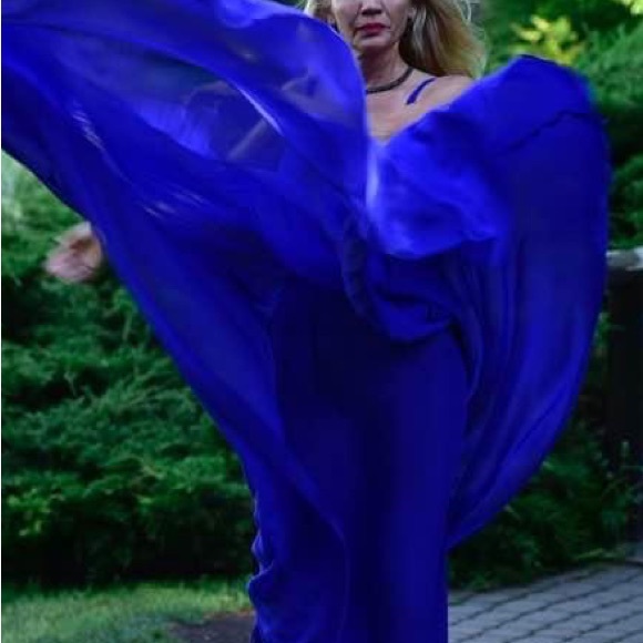 Dress// gown size 2 - Picture 2 of 8